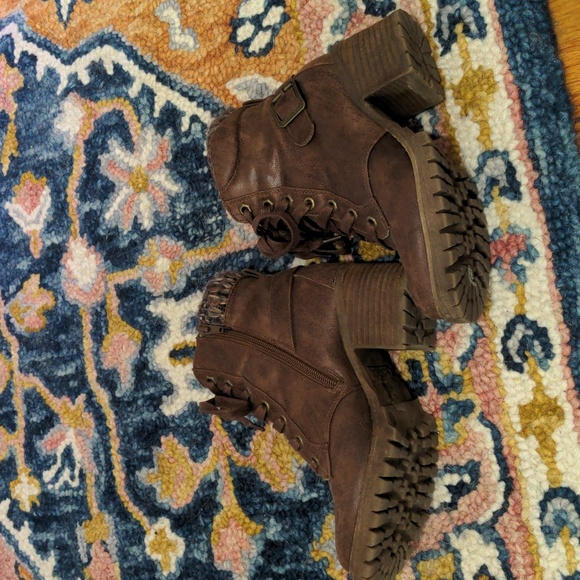 Combat lace up boots with block heels and knit cuff - Picture 3 of 5